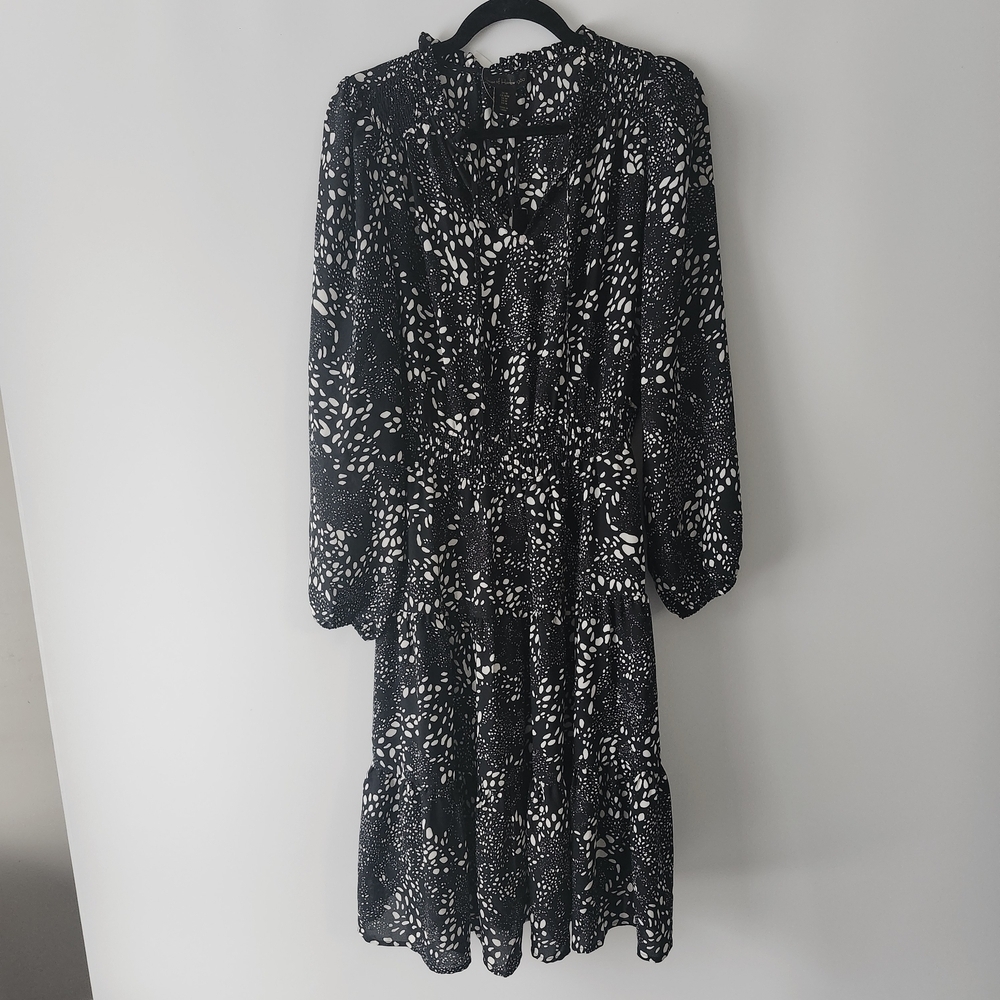 NWT House of Harlow 1960 Black & White Abstract Print Smocked Midi Dress Size M